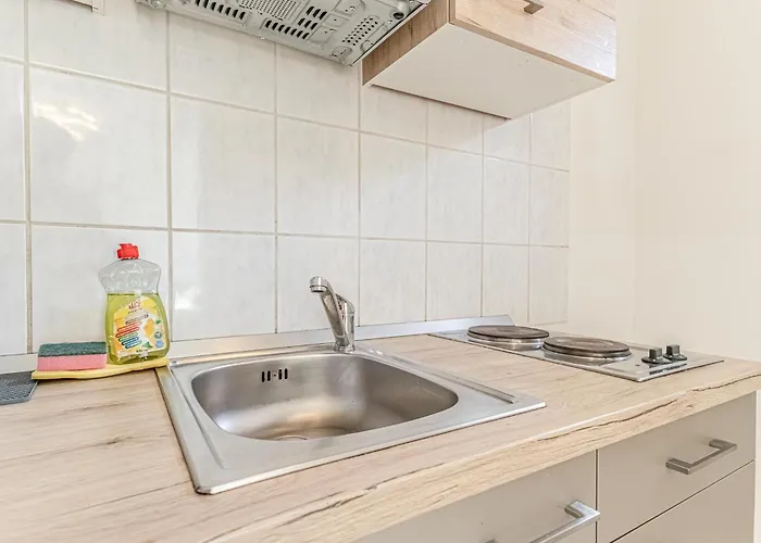 Beautiful 1br Apt, 10 Min To Westbahnhof * Βιέννη