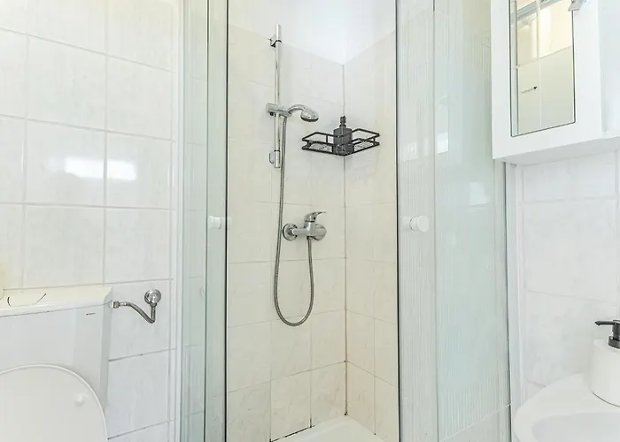 Beautiful 1br Apt, 10 Min To Westbahnhof * Βιέννη