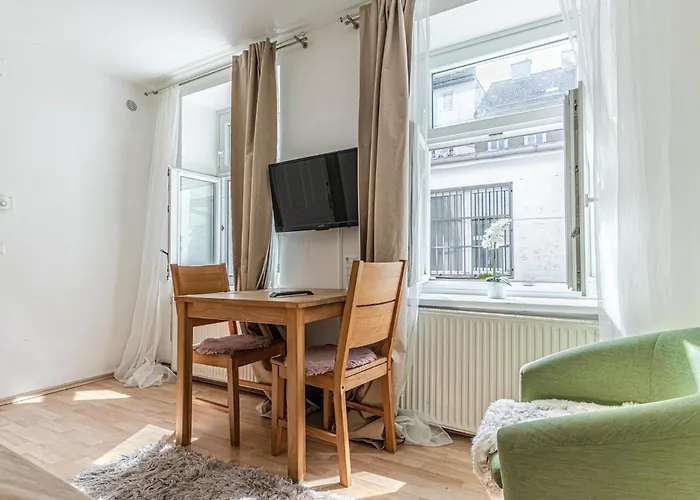 Beautiful 1br Apt, 10 Min To Westbahnhof * Βιέννη